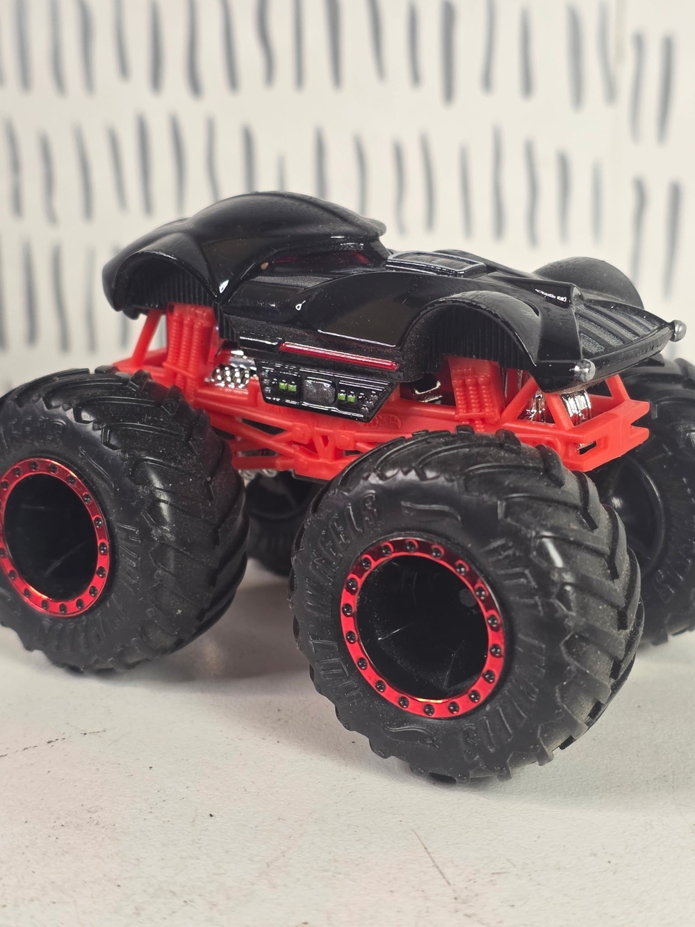 1:64 Hot Wheels ©LFL Lucasfilm Ltd. Star Wars Darth Vader Monster Truck-Thailand